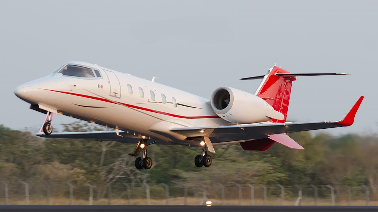 Read more about the article Learjet 25