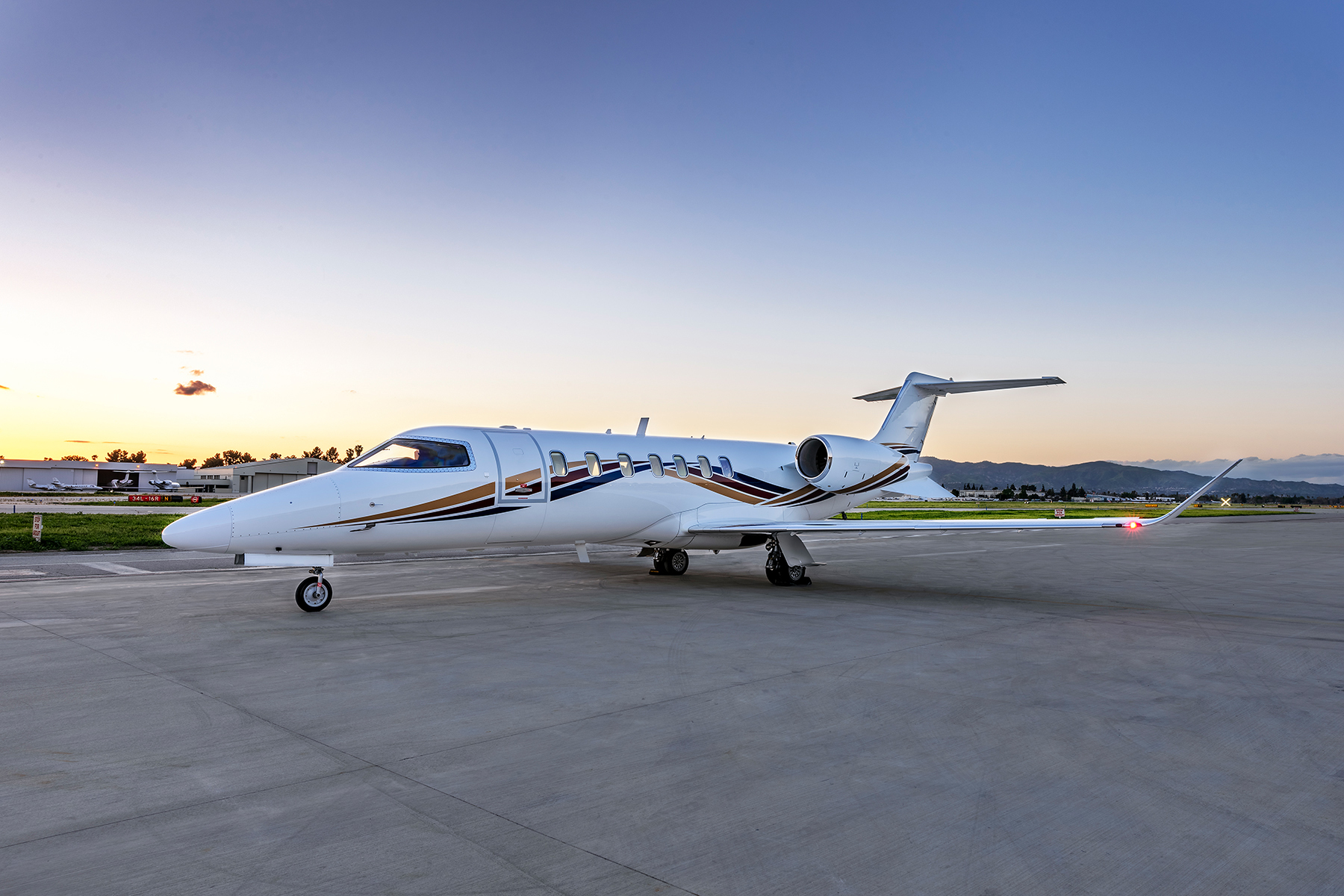 Read more about the article Learjet 70