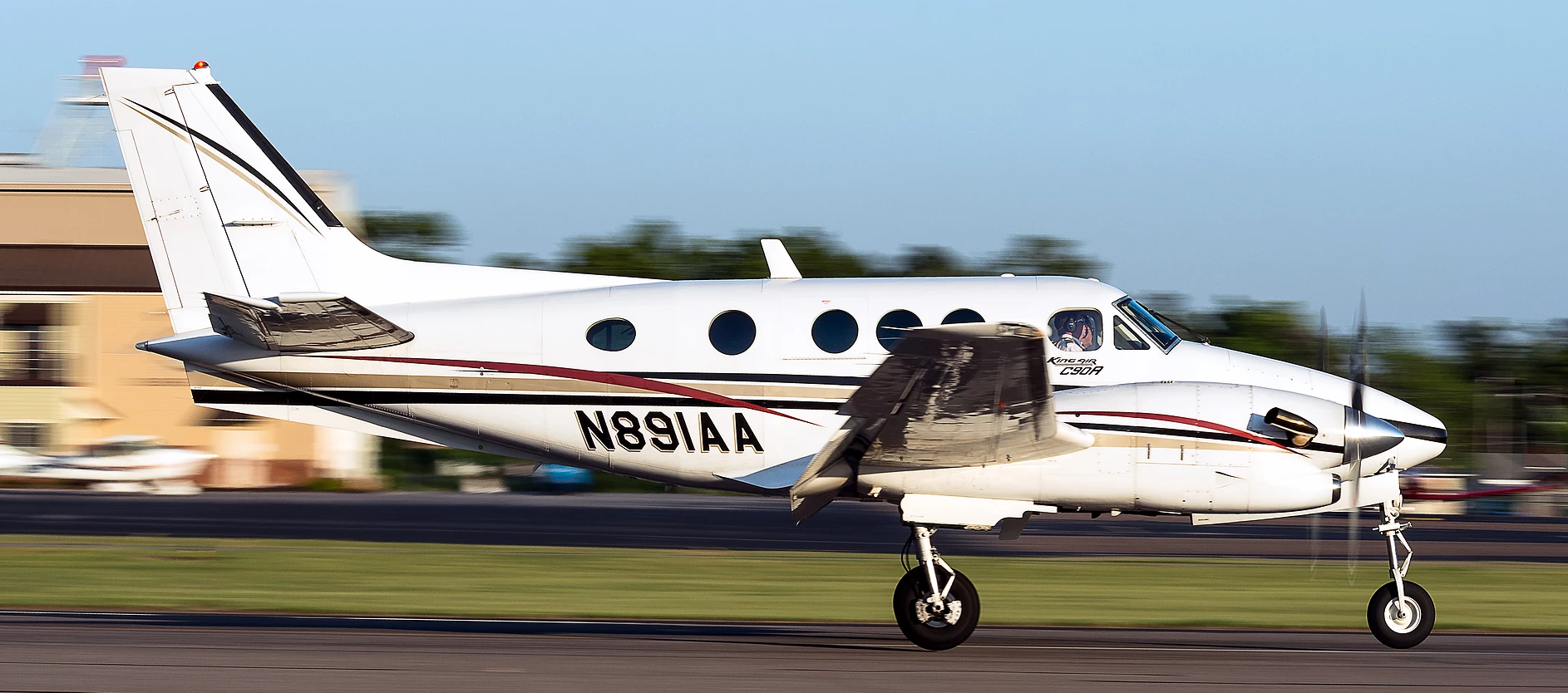 Read more about the article Beechcraft King Air C90