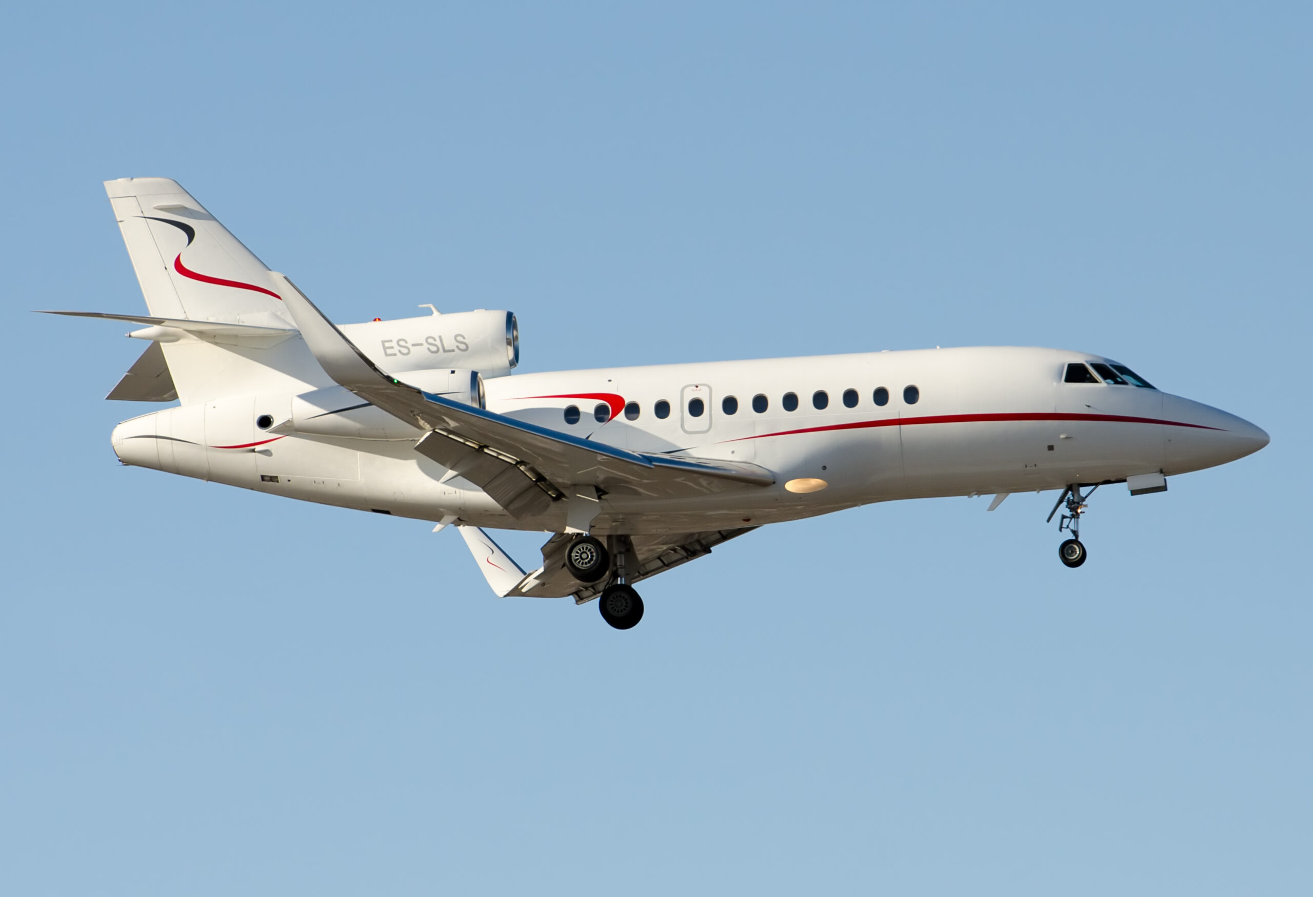 Read more about the article Falcon 900LX